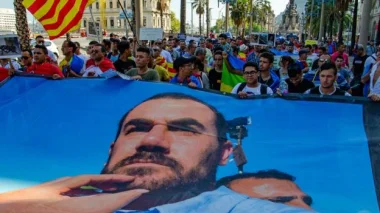 الزفزافي ورفاقه يوقفون إضرابهم عن الطعام