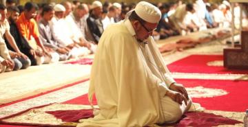 القزابري يكشف عن تفاصيل مكالمة الملك معه بعد غيابه عن إمامة التراويح بمسجد الحسن الثاني