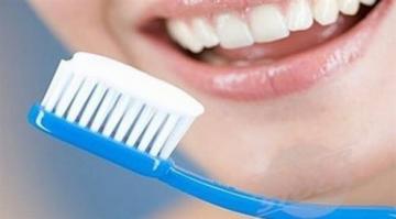 لا تستعمل هذه الفرشاة لتنظيف أسنانك