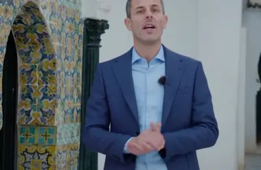 نكتة.. قناة جزائرية تستعين بطبيب بيطري لإقناع الجزائريين بأن زخارف قصر تلمسان والزليج جزائريين