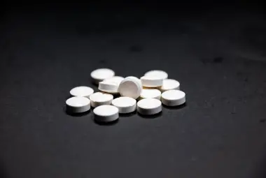 تلميذة في السادس الابتدائي توزّع أقراصاً منوِّمة على زملائها وتثير استنفاراً داخل مؤسسة تعليمية