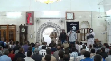 وصفها بأنها بدعة سعودية .. "داعش" يمنع صلاة التراويح و يتوعد من يقيمها بالجلد