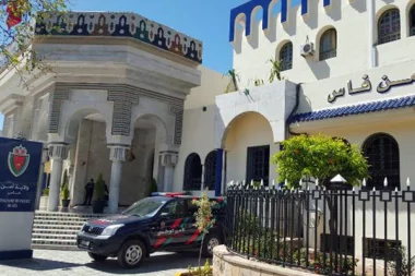 شرطي يتعرض لمحاولة "كريساج" من طرف 3 "مشرملين" ..و هذا ما قام به لانقاذ نفسه