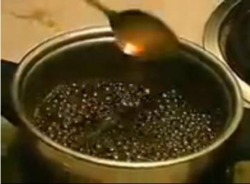 شاهد بالفيديو: ماذا يحدث حين تغلي الكوكاكولا؟