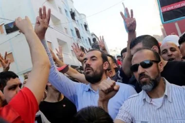 "الزفزافي" ورفاقه يدفعون حقوقيين إلى الدخول في إضراب عن الطعام