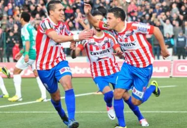 زهير نعيم يتألق مرة أخرى و يقود المتصدر المغرب التطواني الى فوز ثمين أمام الوداد 