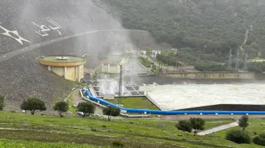 سد "وادي المخازن" صامد.. إجراءات استعجالية لإنقاذ محطة الكهرباء من السيول الجارفة