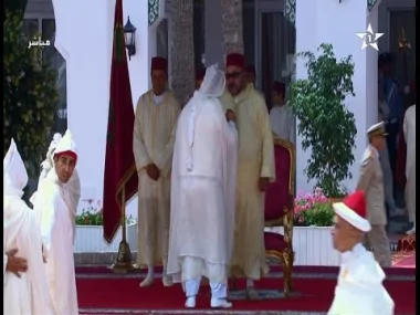 هذا ما دار بين الملك محمد السادس و بنكيران أثناء السلام عليه في عيد العرش