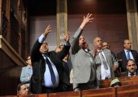 عراك بالأيدي بعد خلاف بين الأغلبية و المعارضة في البرلمان