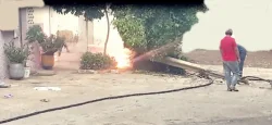 بالفيديو : هلع و خوف بسبب انفجارات و نيران نجمت عن سقوط عمود كهربائي بحي شعبي بالرباط‏