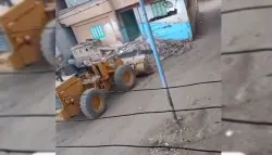 بسبب الميراث.. رجل يهدم منزل شقيقه أثناء الإفطار