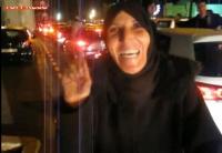 مشجعة : "وا الواليدة صيفطي ليا مليار" !!