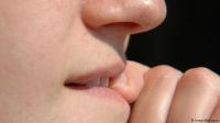 ما أسباب وخز الشفاه؟