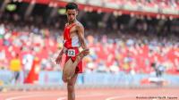 عداء يمني يركض حافيا ويخطف الأضواء في بطولة العالم