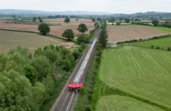 حادث قطار مروع في المملكة المتحدة يخلف 17 مصاباً ويوقف حركة النقل