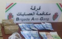 فرقة مكافحة العصابات تلقي القبض على خمسيني متلبسا  بحيازة وترويج المخدرات