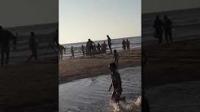لحظة انطلاق حراكة من شاطئ أشقار - طنجة