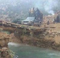 سكان المغرب العميق يشمرون عن سواعدهم ويبنون قنطرة أشعلت صورتها الفيسبوك