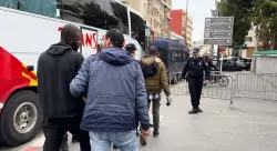 ترحيل يتحول إلى مواجهة.. مهاجرون من جنوب الصحراء يرفضون الصعود إلى الحافلات