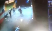 خطير.... مشرمل يهاجم أربع رجال شرطة " صقور" بسيف ويصيب أحدهم في ساقه بسلا