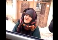 عجوز سوريه تلقن عناصر داعش درسا لن ينسونه