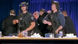 إطلاق نار في فندق واشنطن هيلتون خلال حضور ترامب.... محاولة اغتيال ثالثة؟ (فيديو)