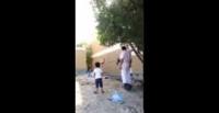 بالفيديو.. رجل يسلخ خروفا باستخدام سيارته