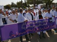 أطباء القطاع العام يواصلون إحتجاجاتهم