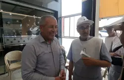 دخل مقهى منافسه بالصدفة.. موقف طريف بين مرشحي الأحرار والبيجيدي يشعل مواقع التواصل