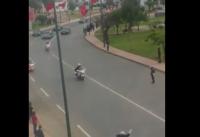 خطير... شاهدوا ماذا فعل هذا المواطن عند مرور الموكب الملكي