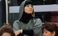 زوجة يونس بلهندة توزع مساعدات على 100 أسرة مغربية (صور)