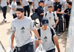 بعثة المنتخب الجزائري تحط الرحال بالمغرب على متن طائرة تونسية