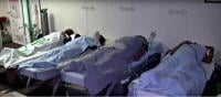 بالفيديو : مئات المواطنين يقبلون على الاستفادة من حصص علاجية تقدمها كوريات بالمجان