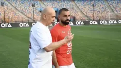غرفة ملابس المنتخب المصري تشتعل.. صلاح يغادر المعسكر عقب خلاف مع حسام حسن