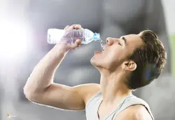 أضرار الإكثار من شرب الماء قبل النوم