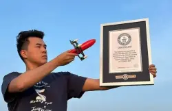 طالب صيني يسجل رقماً قياسياً عالمياً بأسرع طائرة مسيّرة صغيرة في العالم