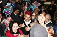 بالفيديو: فرحة هيستيرية بمسقط رأس المغربي ياسين لشهب بعد الإعلان عن تتويجه بلقب "منشد الشارقة"