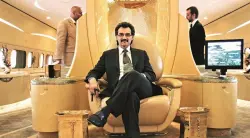 لفتة إنسانية تشعل مواقع التواصل.. الأمير الوليد بن طلال يعد شابا بسيارة ولكن بشرط (فيديو)