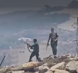 شبان جزائريون يخاطرون بحياتهم للعودة سباحة إلى وطنهم.. وتدخل مغربي ينقذهم من نيران محتملة