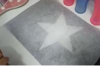 بالفيديو: حيلة و تقنية لتقطيع ورق الفرن لصينية مستديرة