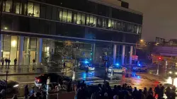 بالفيديو....لحظة توقف بث التلفزيون الفرنسي وإخلاء المقر إثر تلقي تهديد بوجود قنبلة