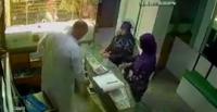 عصابة سيدات يسرقن محل ذهب أمام الزبائن (فيديو)