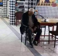 بالفيديو: وفاة مشجع مغربي بأحد المقاهي، كان يتابع مباراة المنتخب الوطني ونظيره المصري