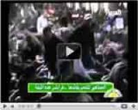القذافي يخرج في مظاهرة لتأييد نفسه      