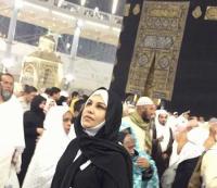 الفنانة أحلام تنشر صورها في مناسك العمرة بالحجاب وبدون مكياج