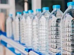 فضيحة تهز سوق المياه المعبأة بدولة عربية..تحاليل تكشف وجود تلوث بفضلات بشرية!