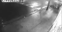 بالفيديو.. طفل عمره 10 سنوات يطير في الهواء بسبب حادث مروع