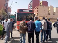 عاجل .. مكفوفون يحتجون ويوقفون الحافلات ببني ملال ويطالبون بمجانية النقل(فيديو)