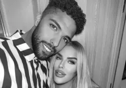 قصة زواج مغربي وبريطانية تثير الجدل على مواقع التواصل.. حب حقيقي أم خطة للحصول على "فيزا"؟