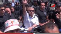 الشرطة المصرية تسُب المتظاهرين ضد الانقلاب ولواء يشير لهم باشارات خارجه